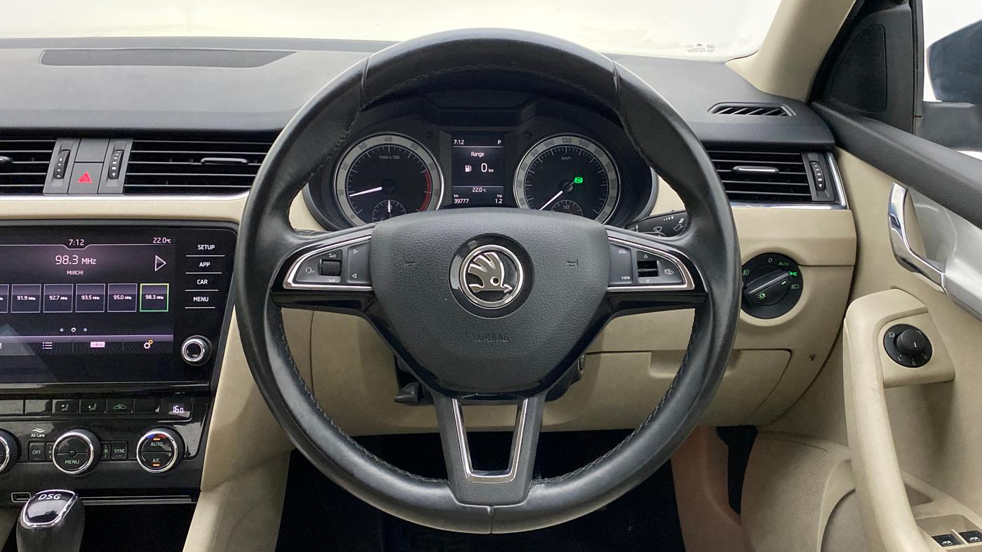 2019 Skoda Octavia 1.8 TSI STYLE AT, Petrol, Automatic, 39,777 km, Steering Wheel Close Up