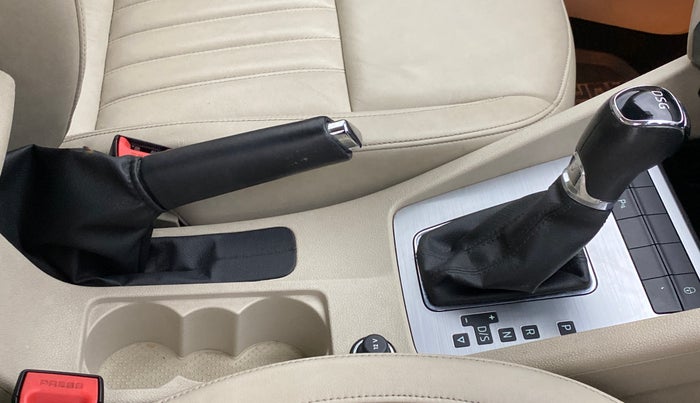 2019 Skoda Octavia 1.8 TSI STYLE AT, Petrol, Automatic, 39,777 km, Gear Lever