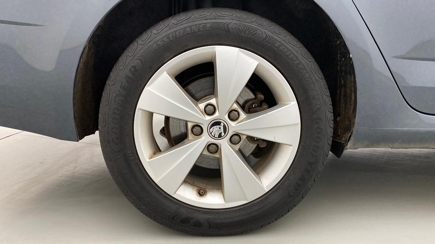 2019 Skoda Octavia 1.8 TSI STYLE AT, Petrol, Automatic, 39,777 km, Right Rear Wheel