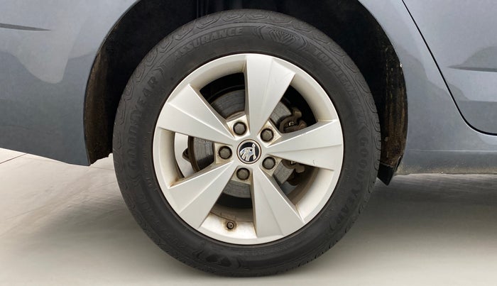 2019 Skoda Octavia 1.8 TSI STYLE AT, Petrol, Automatic, 39,777 km, Right Rear Wheel