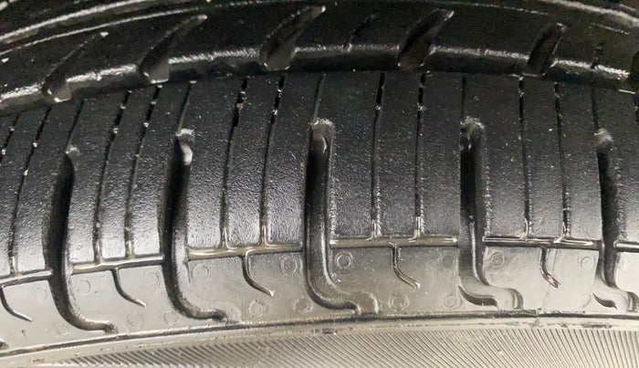 2016 Maruti Wagon R 1.0 VXI, Petrol, Manual, 41,971 km, Right Front Tyre Tread