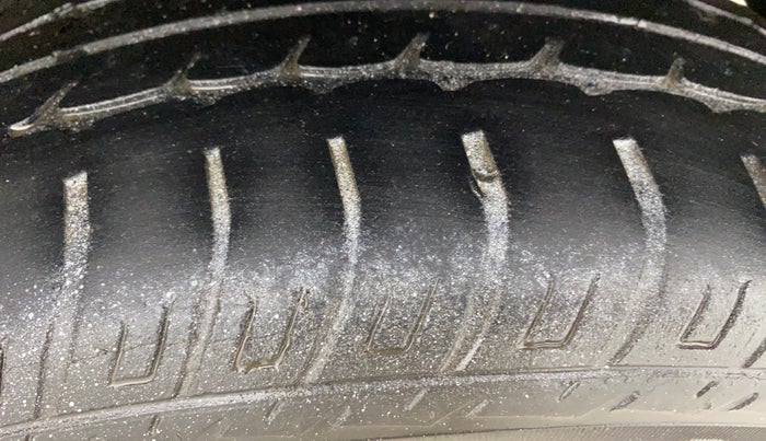 2016 Maruti Wagon R 1.0 VXI, Petrol, Manual, 41,971 km, Left Rear Tyre Tread