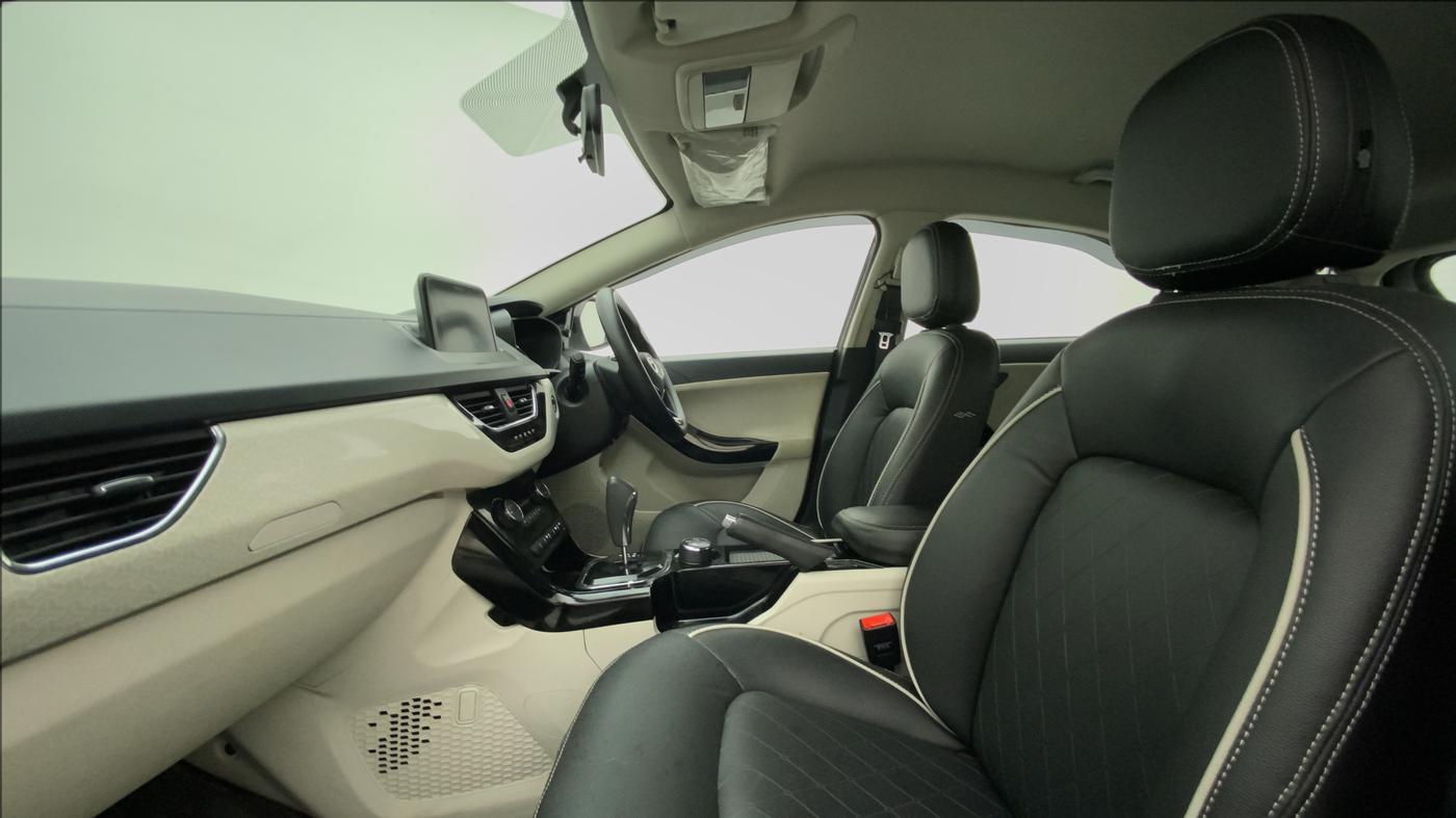 2022 Tata NEXON XZA PLUS DIESEL, Diesel, Automatic, 26,245 km, Right Side Front Door Cabin