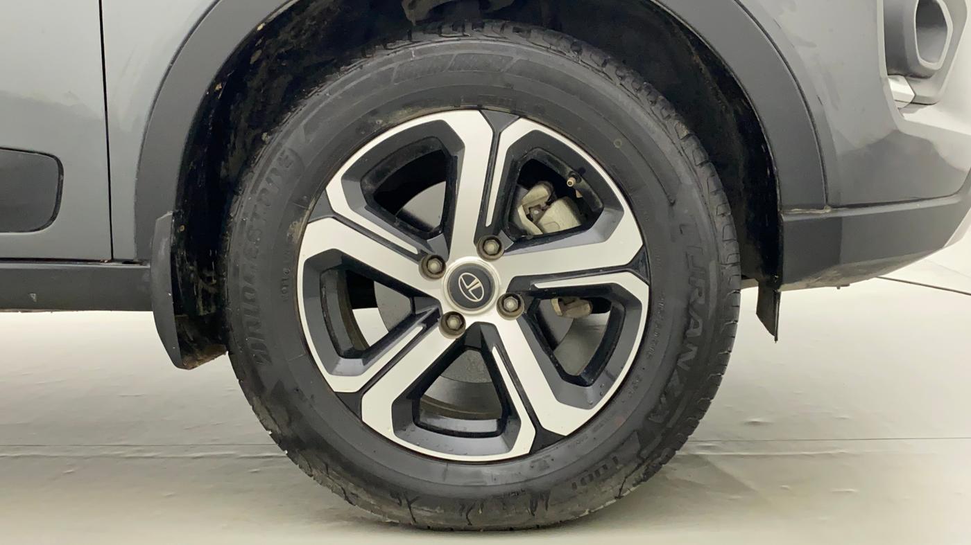 2022 Tata NEXON XZA PLUS DIESEL, Diesel, Automatic, 26,245 km, Right Front Wheel
