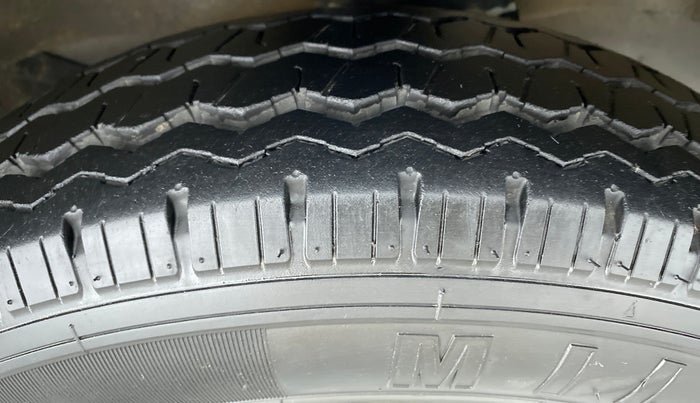 2019 Maruti Eeco 5 STR WITH AC PLUSHTR, Petrol, Manual, 28,709 km, Right Front Tyre Tread