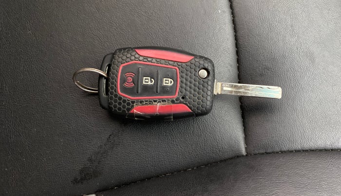 2019 Mahindra XUV300 W8 1.5 DIESEL, Diesel, Manual, 74,292 km, Key Close Up