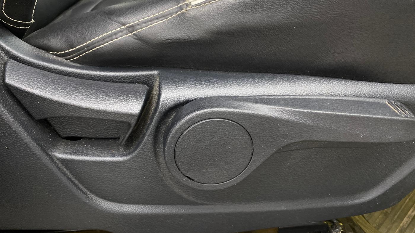 2019 Mahindra XUV300 W8 1.5 DIESEL, Diesel, Manual, 74,292 km, Driver Side Adjustment Panel