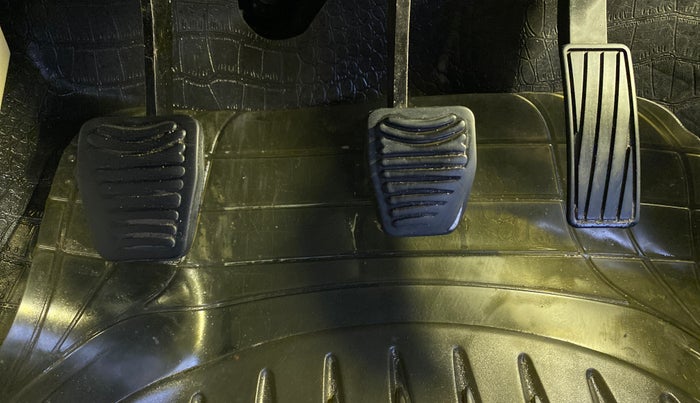 2019 Mahindra XUV300 W8 1.5 DIESEL, Diesel, Manual, 74,292 km, Pedals