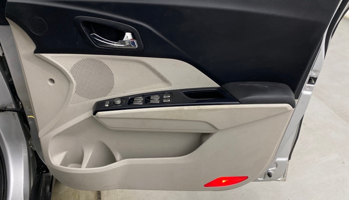 2019 Mahindra XUV300 W8 1.5 DIESEL, Diesel, Manual, 74,292 km, Driver Side Door Panels Control