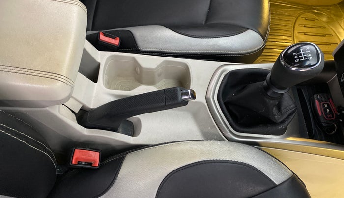 2019 Mahindra XUV300 W8 1.5 DIESEL, Diesel, Manual, 74,292 km, Gear Lever