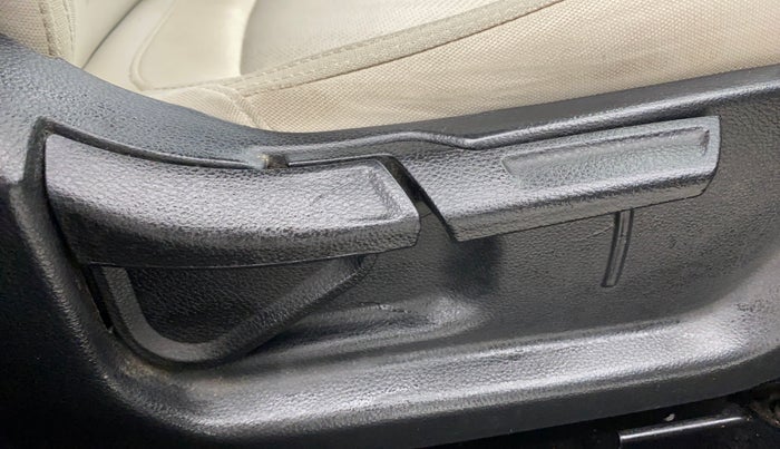 2023 KIA SELTOS HTK PLUS 1.5 IMT, Petrol, Manual, 26,054 km, Driver Side Adjustment Panel