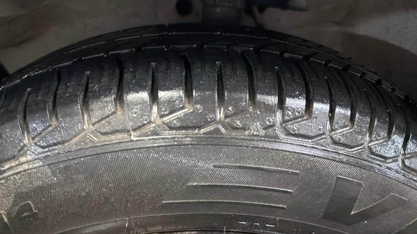 2014 Maruti Ritz VXI, Petrol, Manual, 30,844 km, Left Front Tyre Tread