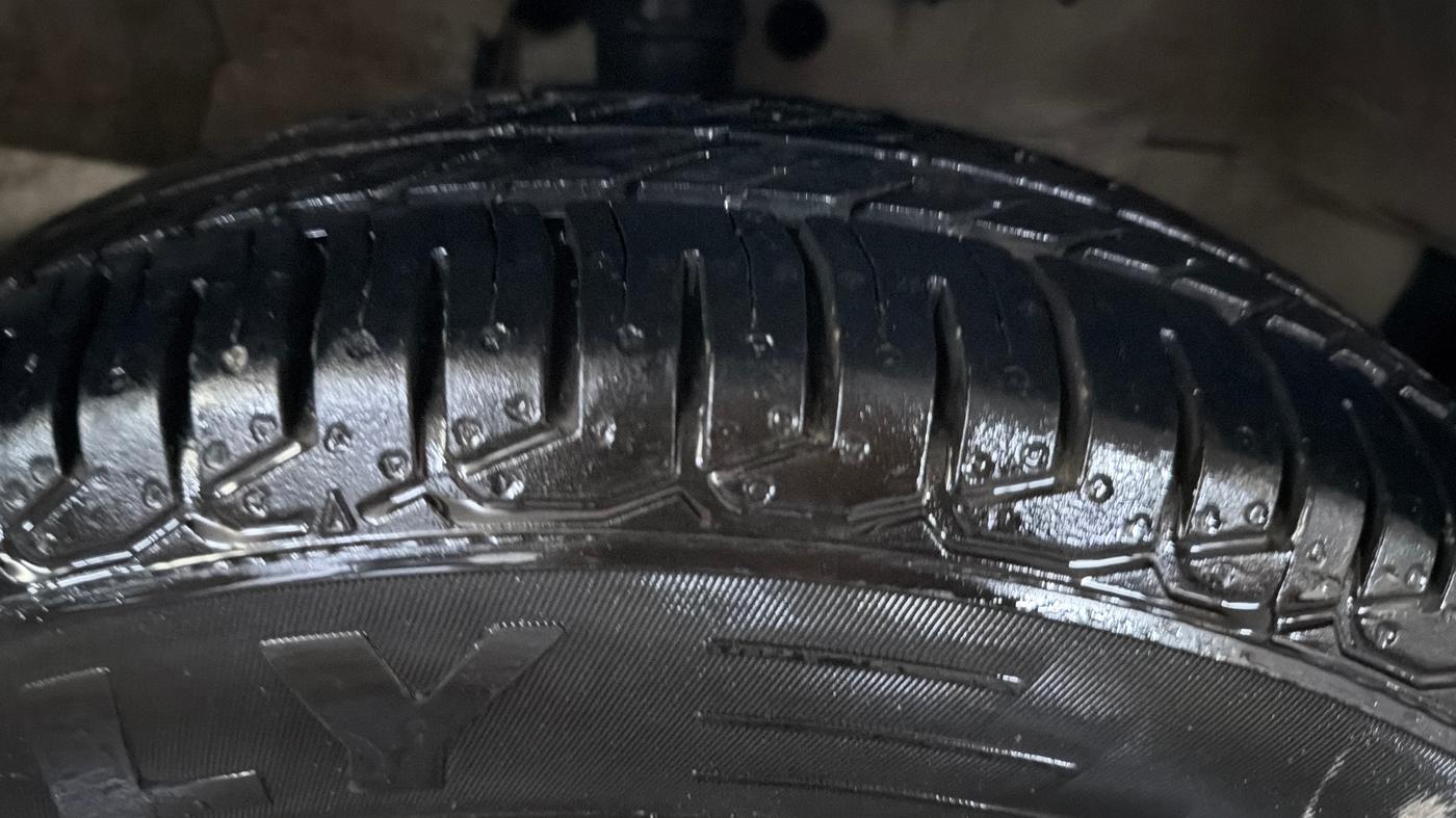 2014 Maruti Ritz VXI, Petrol, Manual, 30,844 km, Right Front Tyre Tread