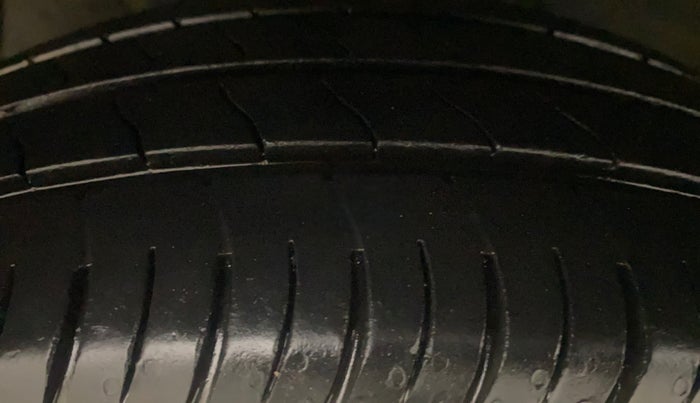 2016 Maruti Ertiga VXI ABS, Petrol, Manual, 88,225 km, Left Front Tyre Tread