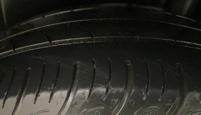 2016 Maruti Ertiga VXI ABS, Petrol, Manual, 88,225 km, Left Rear Tyre Tread