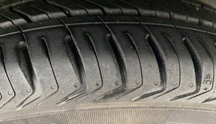 2021 Hyundai GRAND I10 NIOS SPORTZ U2 1.2 CRDI, Diesel, Manual, 30,009 km, Right Front Tyre Tread