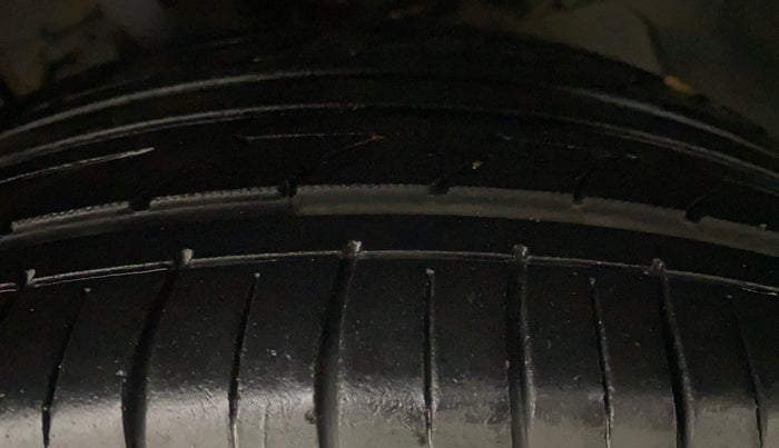 2022 Tata NEXON XZA PLUS (O) PETROL, Petrol, Automatic, 96,854 km, Right Front Tyre Tread