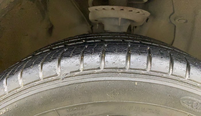 2015 Hyundai Elite i20 ASTA 1.2, Petrol, Manual, 17,317 km, Right Front Tyre Tread