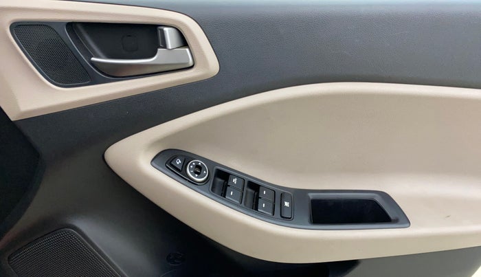 2015 Hyundai Elite i20 ASTA 1.2, Petrol, Manual, 17,317 km, Driver Side Door Panels Control