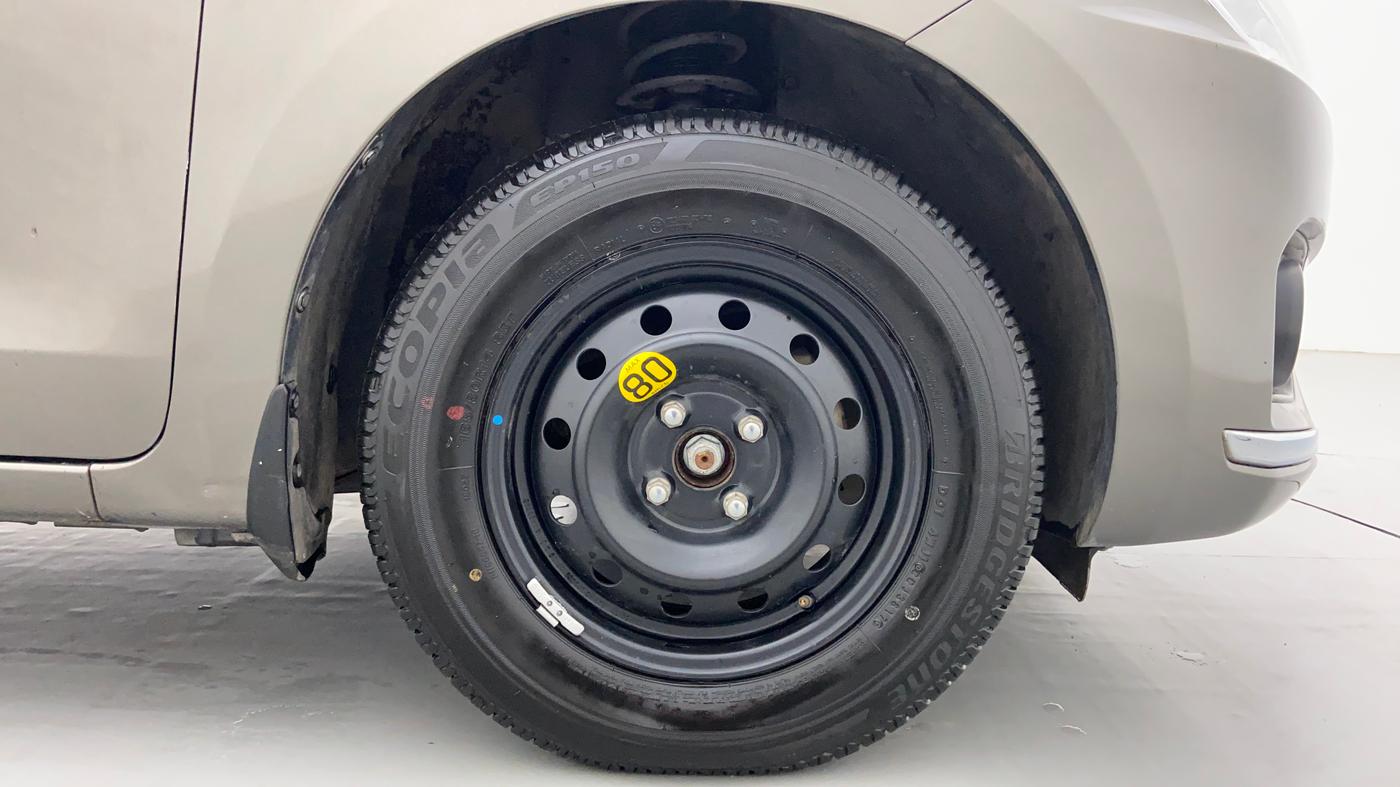 2017 Maruti Dzire ZXI, Petrol, Manual, 37,373 km, Right Front Wheel