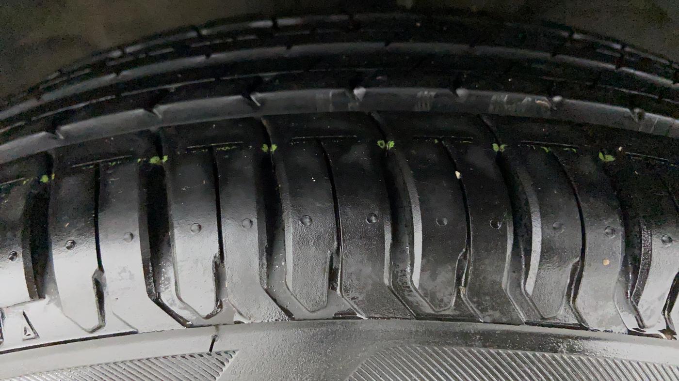 2017 Maruti Dzire ZXI, Petrol, Manual, 37,373 km, Right Front Tyre Tread