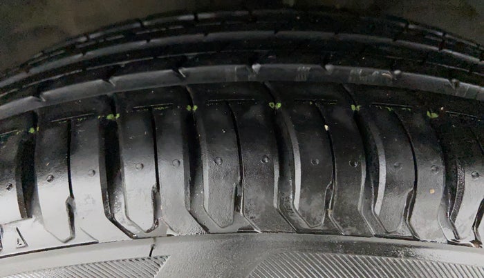 2017 Maruti Dzire ZXI, Petrol, Manual, 37,373 km, Right Front Tyre Tread