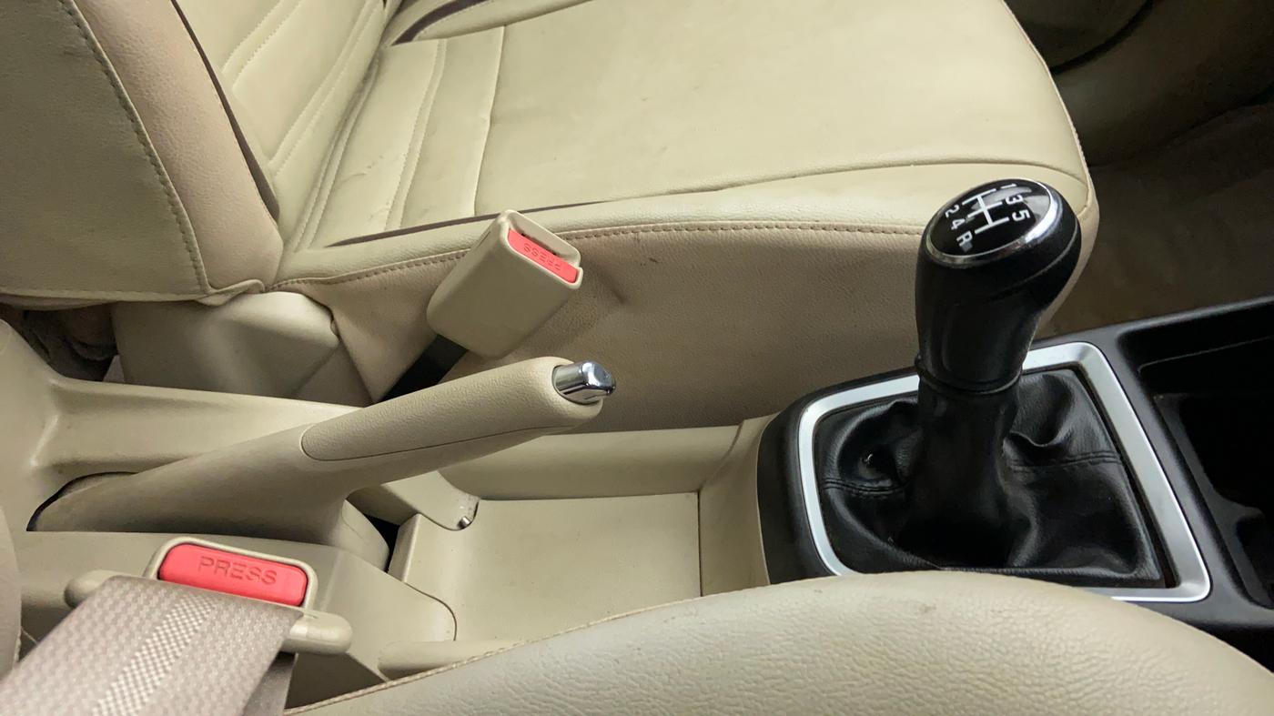 2017 Maruti Dzire ZXI, Petrol, Manual, 37,373 km, Gear Lever