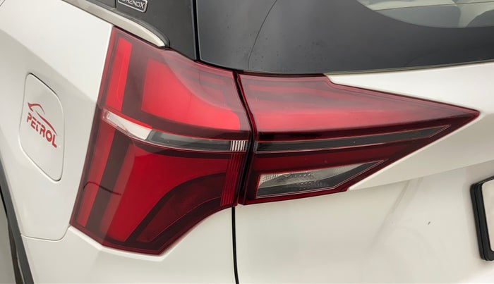 2022 Mahindra XUV700 AX 7 P MT 7 STR, Petrol, Manual, 22,790 km, Left tail light - Minor scratches