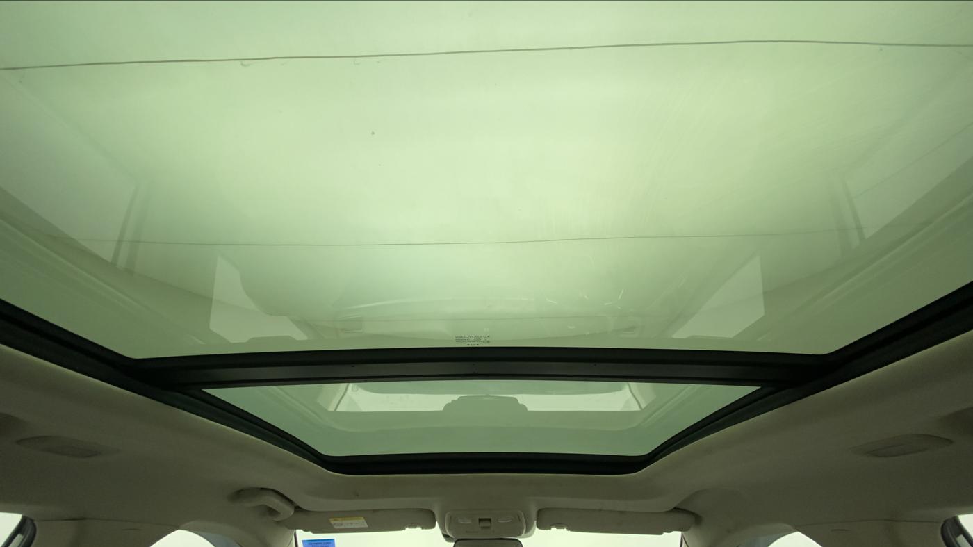 2022 Mahindra XUV700 AX 7 P MT 7 STR, Petrol, Manual, 22,790 km, Moonroof/ Sunroof