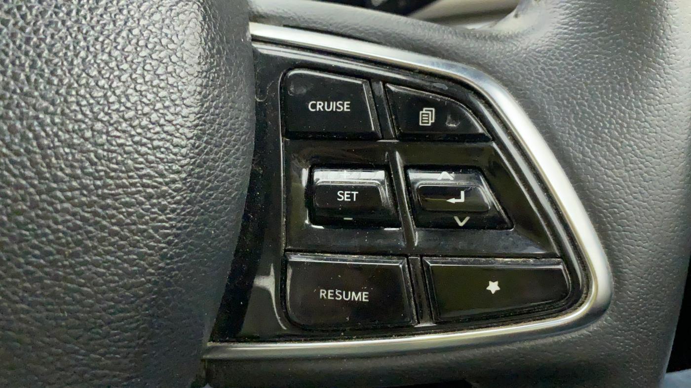 2022 Mahindra XUV700 AX 7 P MT 7 STR, Petrol, Manual, 22,790 km, Adaptive Cruise Control