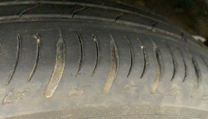2022 Mahindra XUV700 AX 7 P MT 7 STR, Petrol, Manual, 22,790 km, Left Rear Tyre Tread