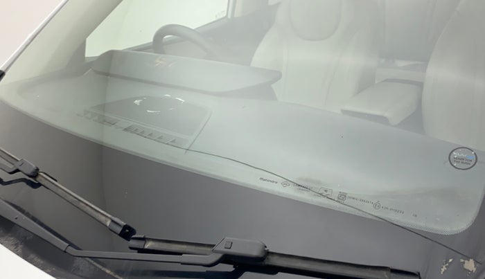 2022 Mahindra XUV700 AX 7 P MT 7 STR, Petrol, Manual, 22,790 km, Front windshield - Minor spot on windshield