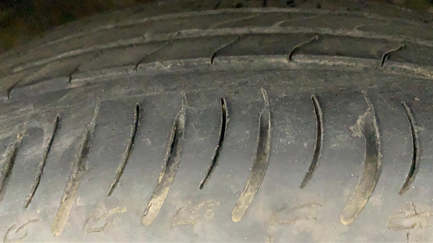 2022 Mahindra XUV700 AX 7 P MT 7 STR, Petrol, Manual, 22,790 km, Right Rear Tyre Tread