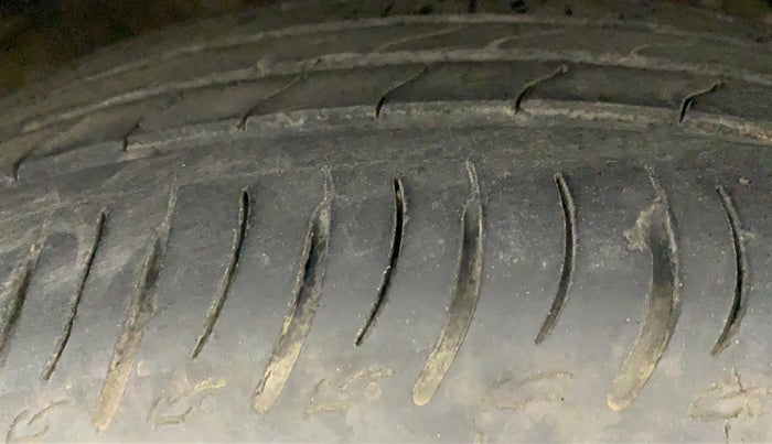 2022 Mahindra XUV700 AX 7 P MT 7 STR, Petrol, Manual, 22,790 km, Right Rear Tyre Tread