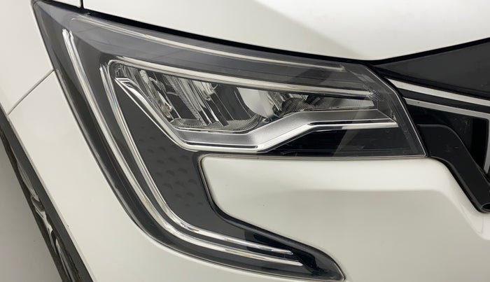 2022 Mahindra XUV700 AX 7 P MT 7 STR, Petrol, Manual, 22,790 km, Right headlight - Minor scratches