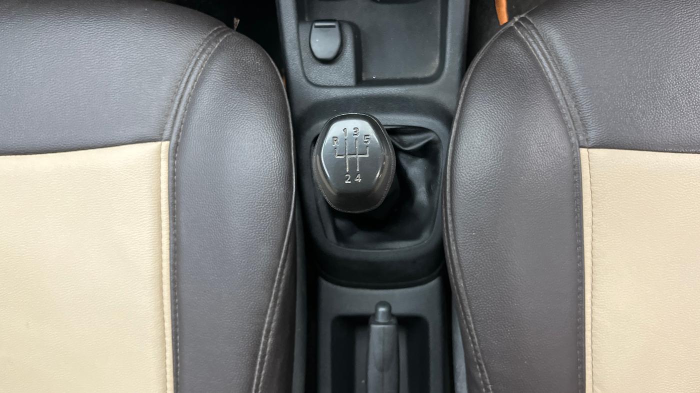 2016 Renault Kwid RXT 0.8, Petrol, Manual, 53,317 km, Gear Lever