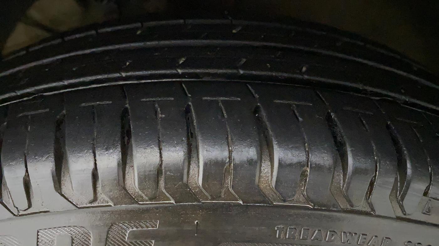 2020 Maruti Dzire VXI AMT, Petrol, Automatic, 8,518 km, Left Front Tyre Tread