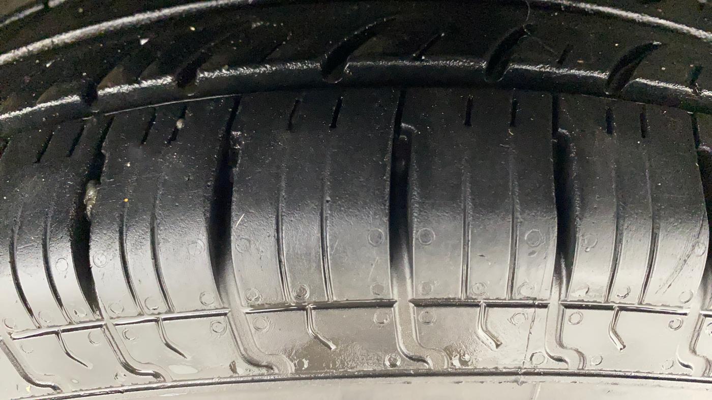2020 Maruti Dzire VXI, Petrol, Manual, 1,23,444 km, Right Front Tyre Tread