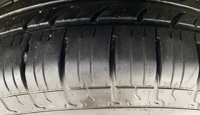 2020 Maruti Dzire VXI, Petrol, Manual, 1,23,412 km, Right Front Tyre Tread