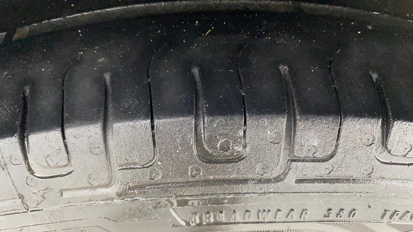 2020 Maruti Dzire VXI, Petrol, Manual, 1,23,444 km, Right Rear Tyre Tread