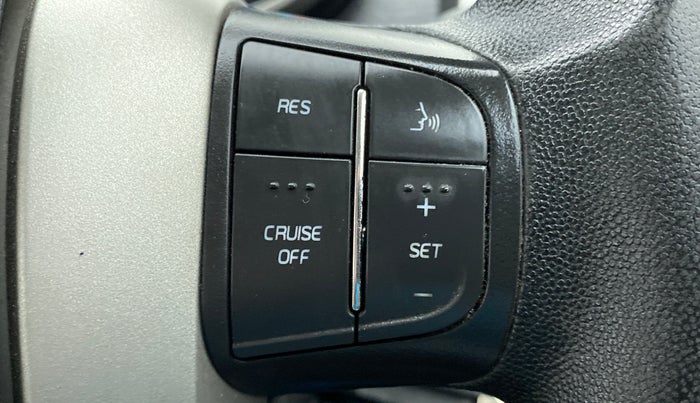 2016 Mahindra XUV500 W6 4X2, Diesel, Manual, 52,505 km, Adaptive Cruise Control