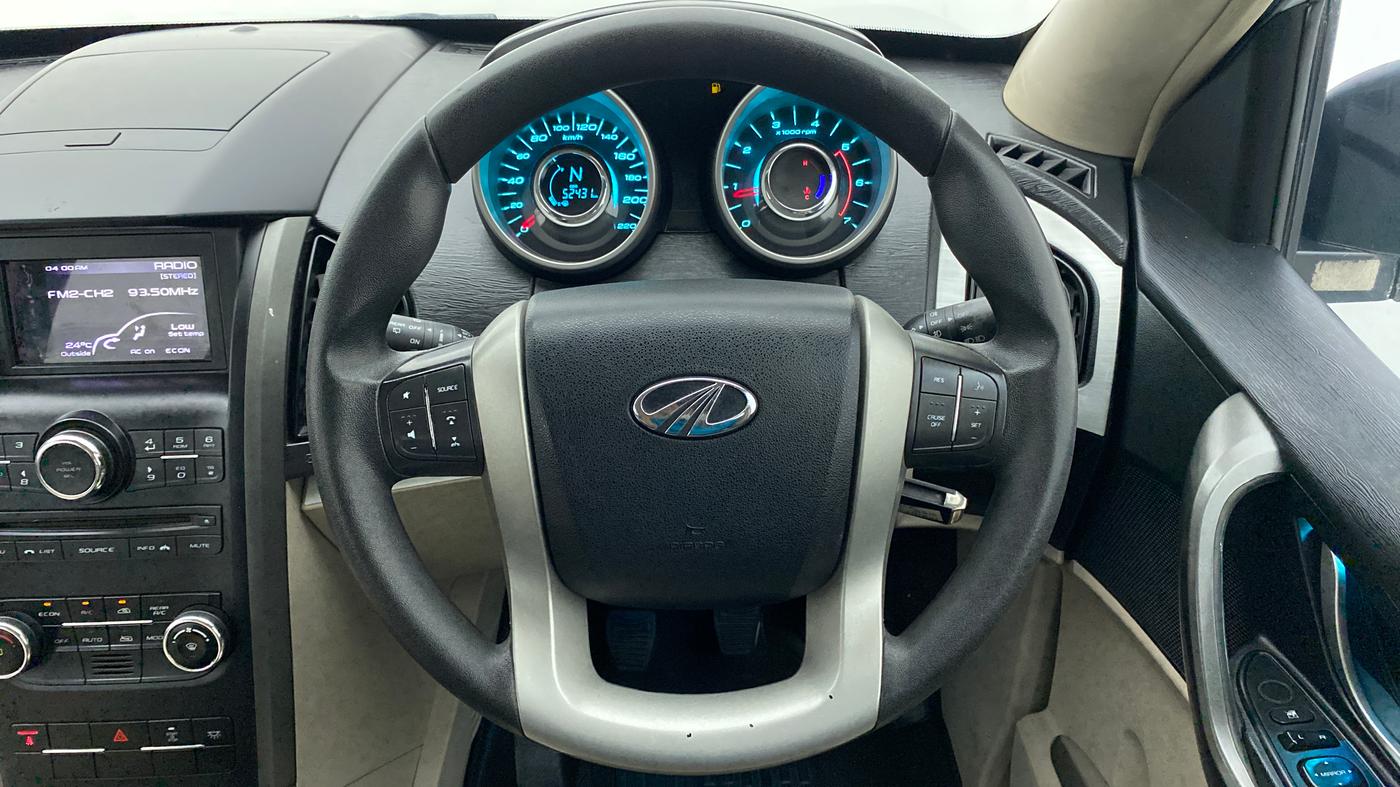 2016 Mahindra XUV500 W6 4X2, Diesel, Manual, 52,505 km, Steering Wheel Close Up