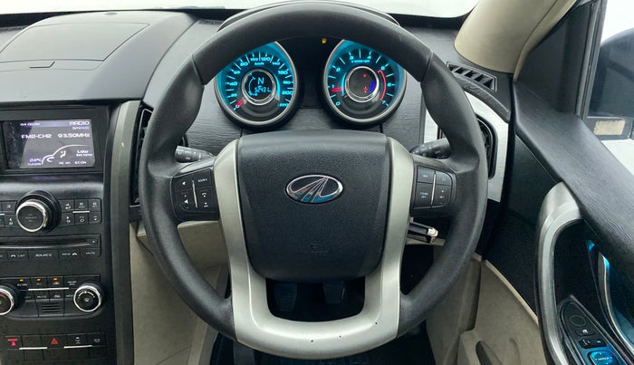 2016 Mahindra XUV500 W6 4X2, Diesel, Manual, 52,505 km, Steering Wheel Close Up