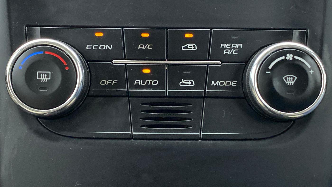 2016 Mahindra XUV500 W6 4X2, Diesel, Manual, 52,505 km, Automatic Climate Control