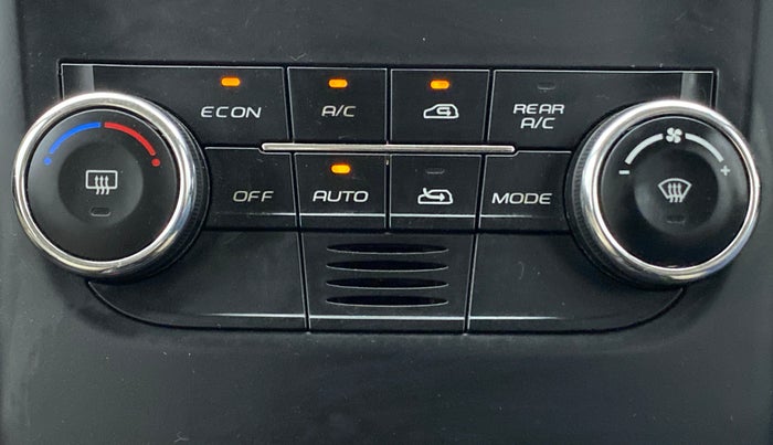 2016 Mahindra XUV500 W6 4X2, Diesel, Manual, 52,505 km, Automatic Climate Control