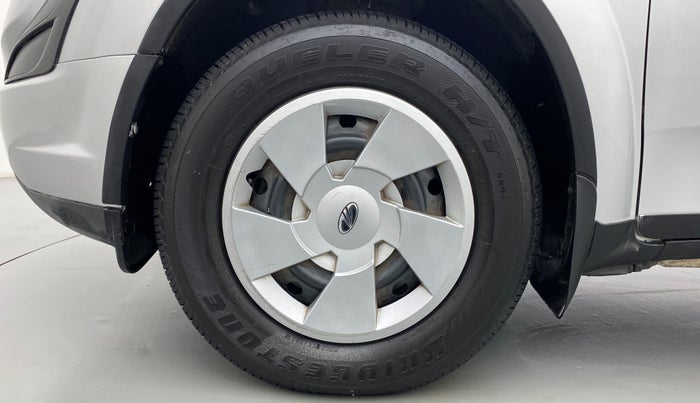 2016 Mahindra XUV500 W6 4X2, Diesel, Manual, 52,505 km, Left Front Wheel