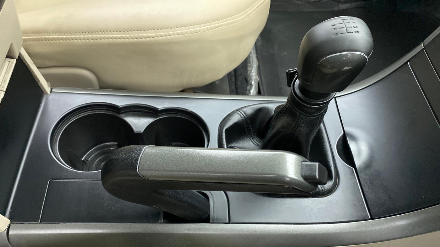 2016 Mahindra XUV500 W6 4X2, Diesel, Manual, 52,505 km, Gear Lever