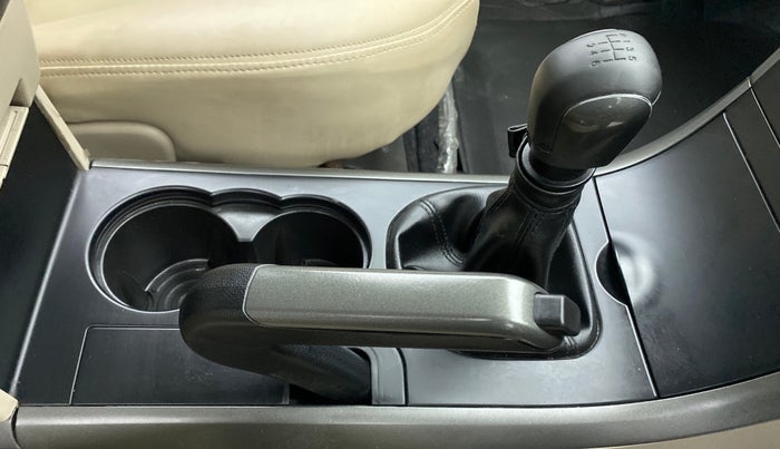 2016 Mahindra XUV500 W6 4X2, Diesel, Manual, 52,505 km, Gear Lever