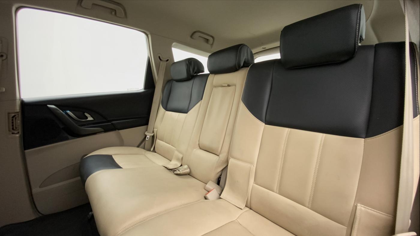 2016 Mahindra XUV500 W6 4X2, Diesel, Manual, 52,505 km, Right Side Rear Door Cabin