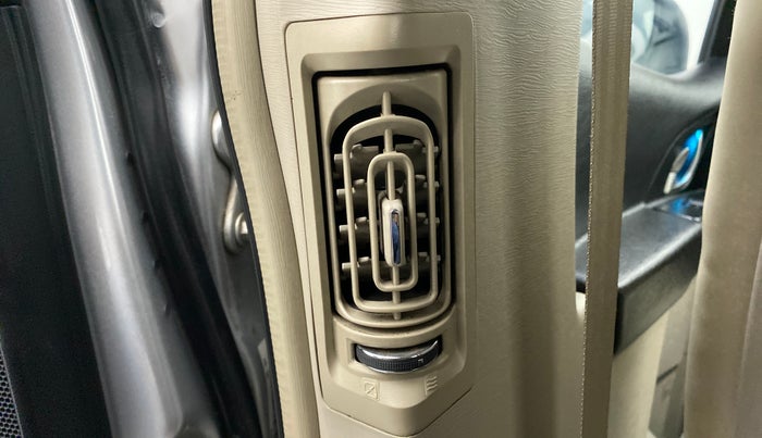 2016 Mahindra XUV500 W6 4X2, Diesel, Manual, 52,505 km, Rear AC Vents